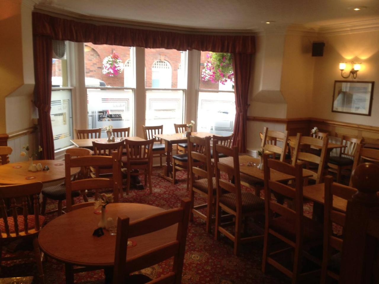 Howden The Wellington Hotel מראה חיצוני תמונה