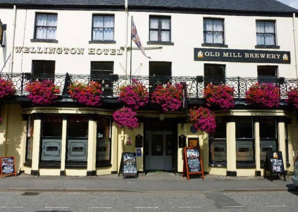 Howden The Wellington Hotel מראה חיצוני תמונה